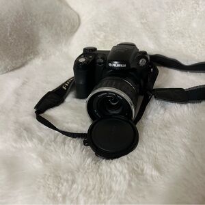 Fujifilm FinePix S5200 digital camera